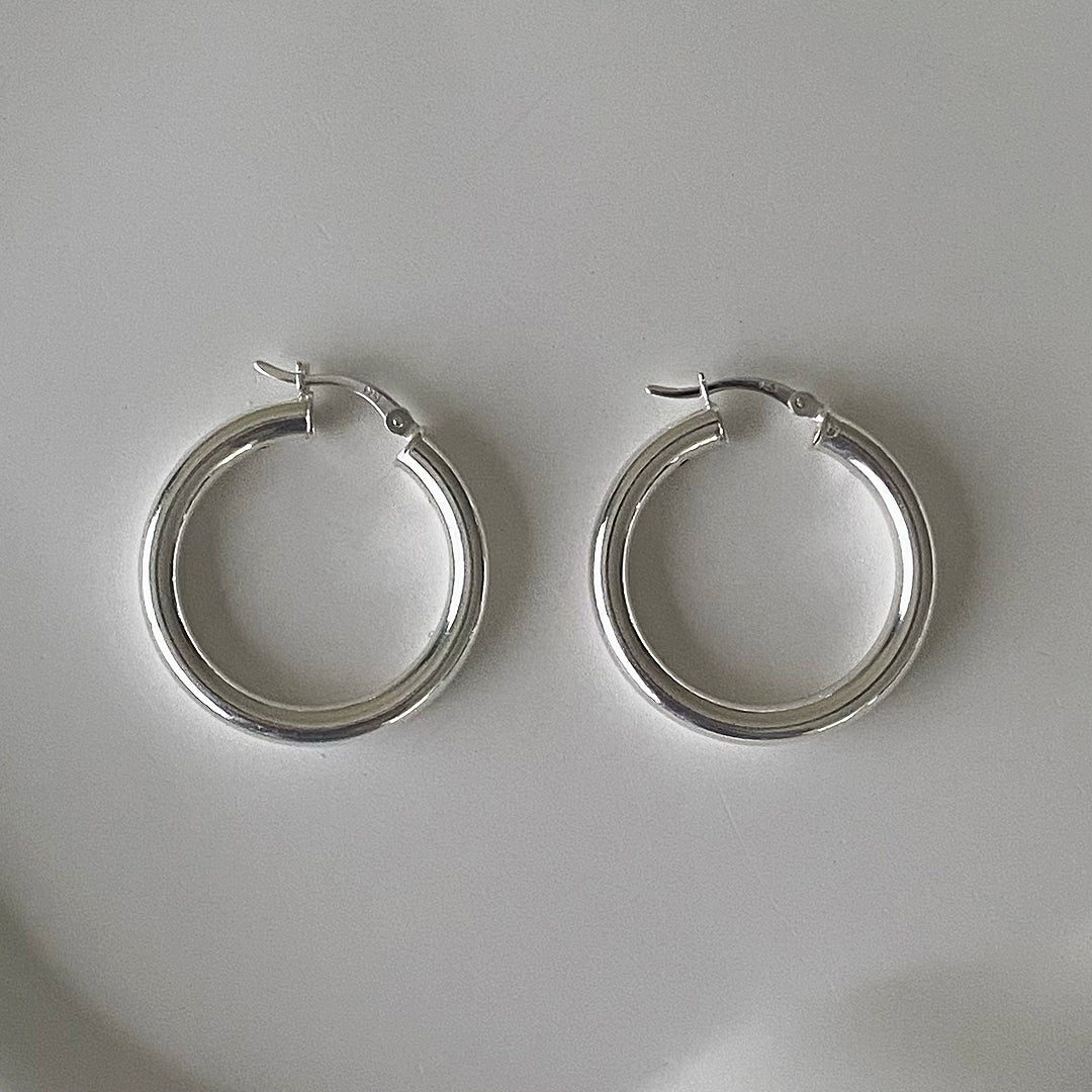 Top view of CHESI 925 sterling silver Classic Tube Hoops in 30mm
