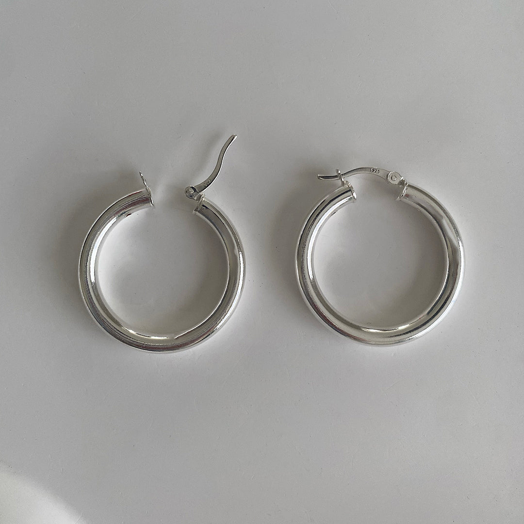 Top view of CHESI 925 sterling silver Classic Tube Hoops 30mm showing open and closed hinge closure.
