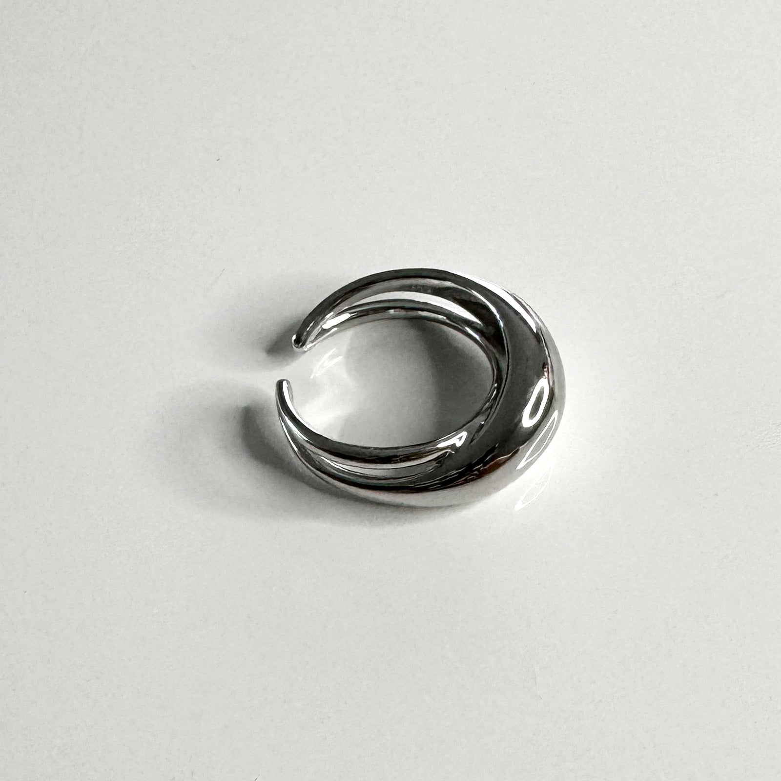 Side view of CHESI 925 sterling silver Dome Cut Out Ring with rhodium plating
