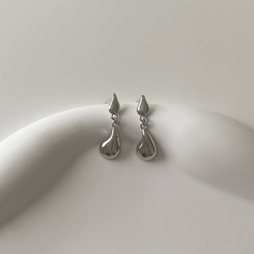 Front view of CHESI 925 sterling silver Droplet Earrings with rhodium plating