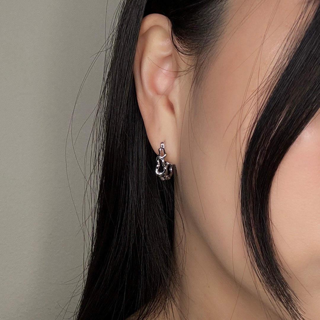 CHESI 925 sterling silver Irregular Chain Hoops shown on model's ear.