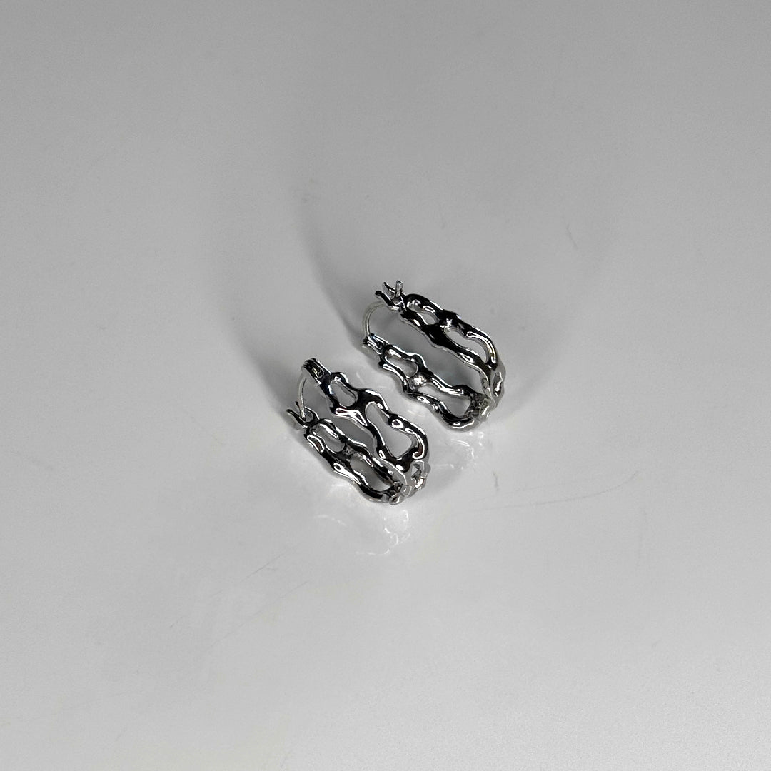 Top diagonal view of CHESI 925 sterling silver Irregular Chain Hoops.
