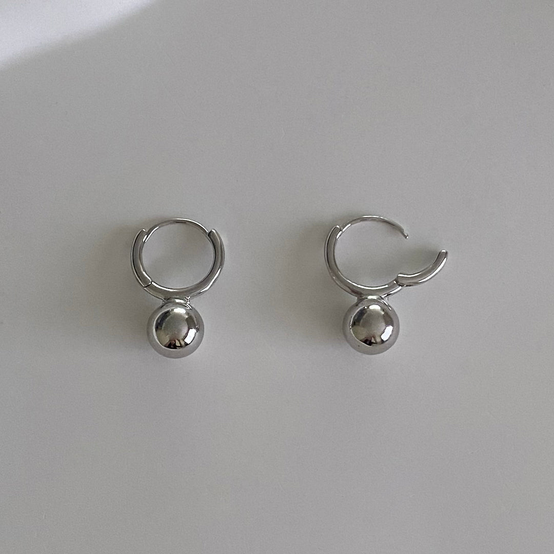 CHESI 925 sterling silver Mini Ball Huggies showing open and closed hinge