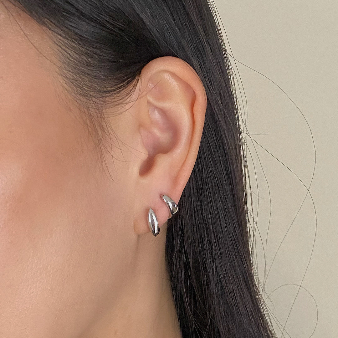 Female model wearing CHESI 925 sterling silver Mini Chunky Huggies paired with Pointed Mini Huggies.