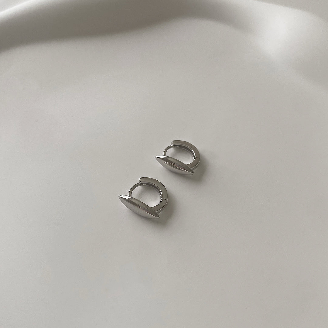 Top side view of CHESI 925 sterling silver Pointed Mini Huggies with rhodium plating.