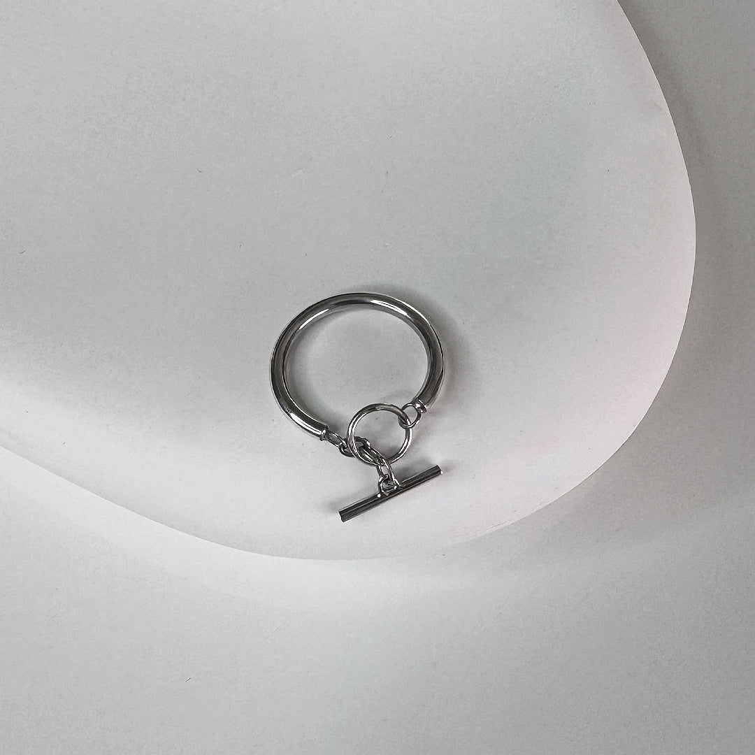 Top view of CHESI 925 sterling silver Toggle Ring.