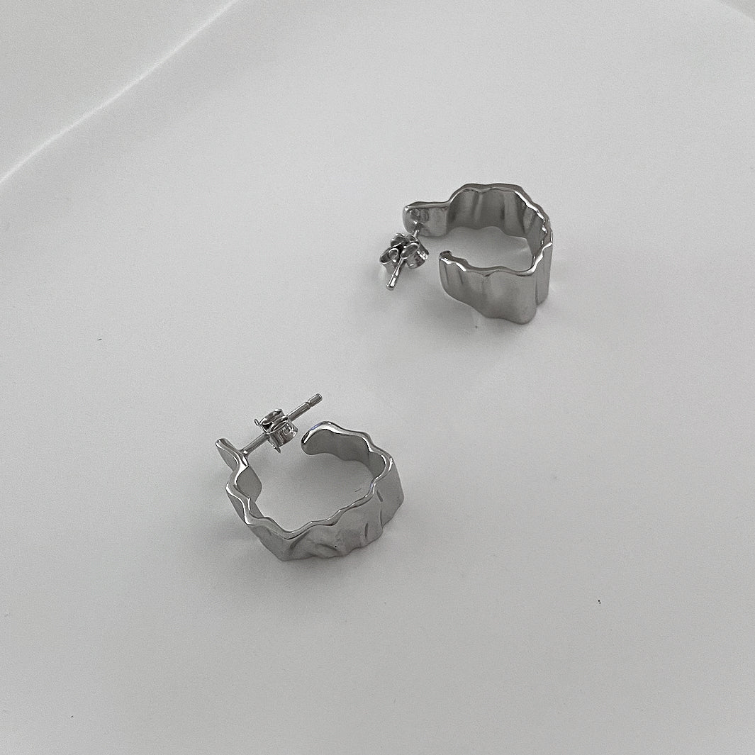These Crinkle Earrings are made of Sterling Silver 925 and has rhodium plating. Uses a simple push back for closure. Unique, cool design that can be worn everyday.