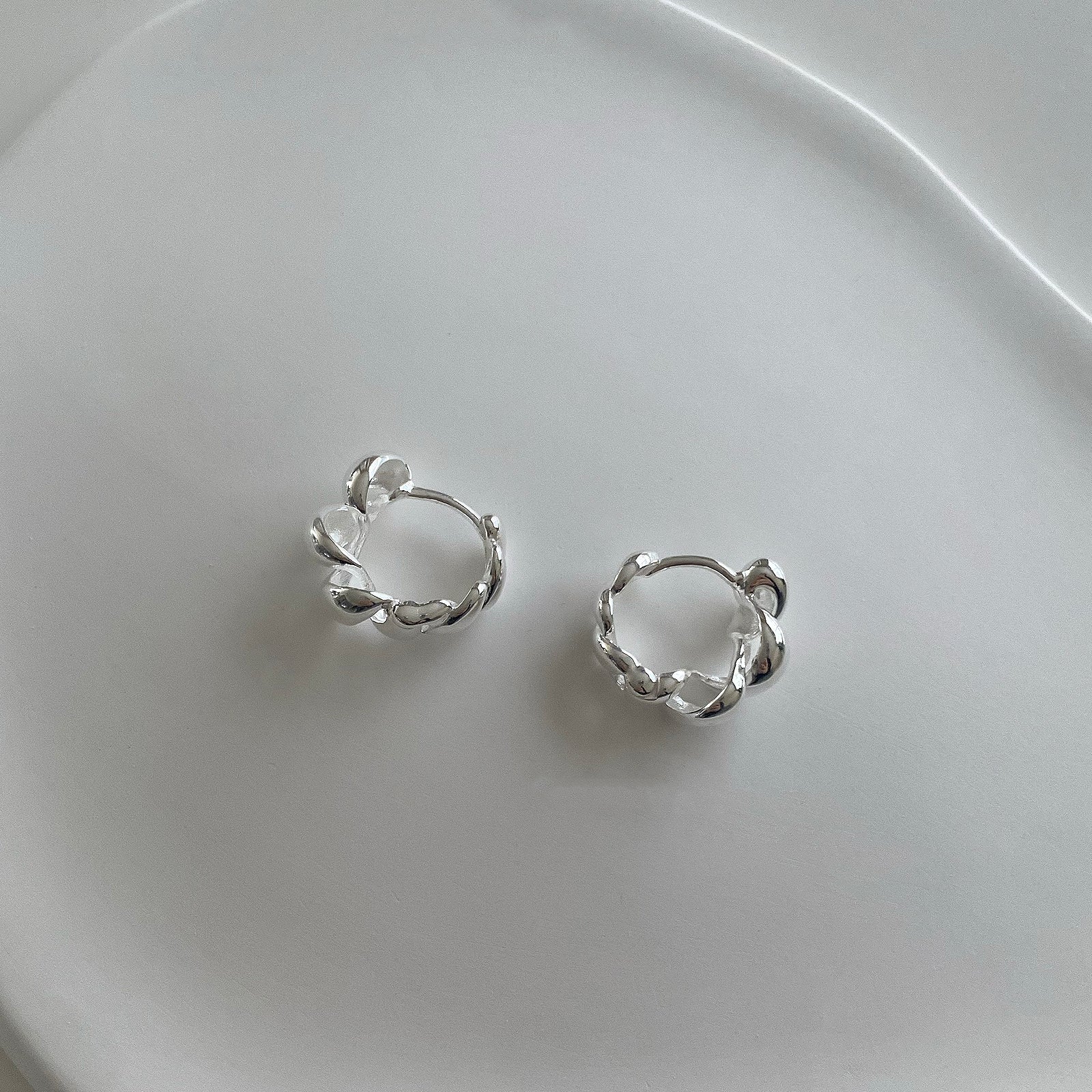 Top view of CHESI 925 sterling silver Twisted Hoop Earrings.
